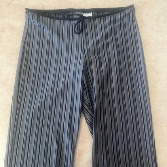 Nike Striped Stretch Pull On Capris - Picture 4 of 10